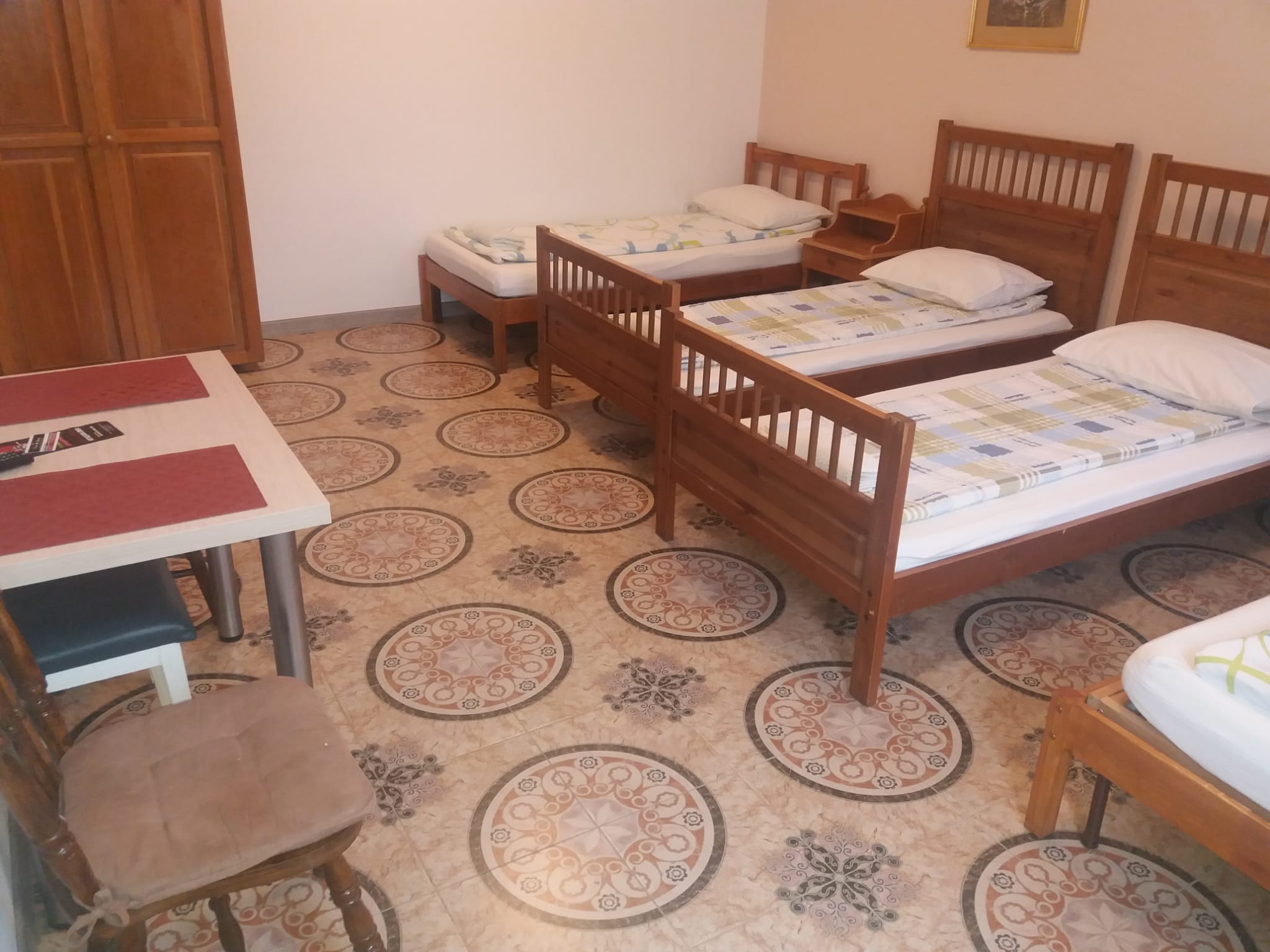 Cameră Cvadruplă interior — Pensiunea Frank Sydney